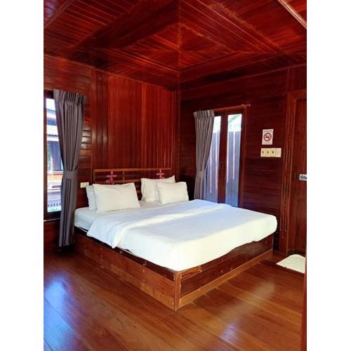 โรงแรมบ้านนายถึกและร้านอาหาร