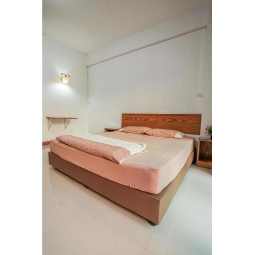 โรงแรมบ้านสวน ฟ้าใส