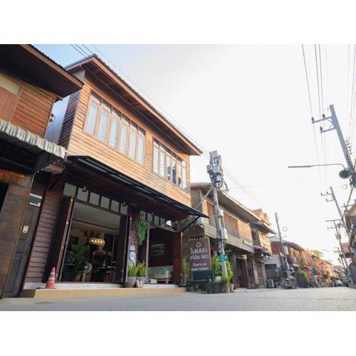 โมเมนต์ แอ๊ท ริมโขง