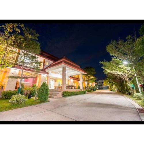 โรงแรมเจเอสเพลส