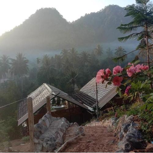 มาค่ะ ฟาร์มสเตย์ ห้วยเขย่ง สวนคุณตา สวนทุเรียนทองผาภูมิ