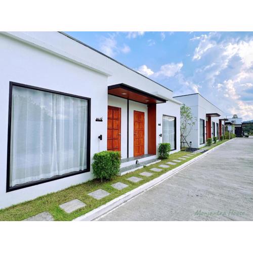 มนต์จันทรา เฮ้าส์