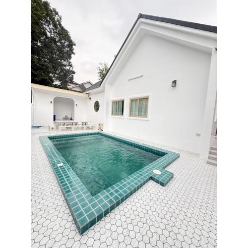 วันบางแสนพูลวิลล่า