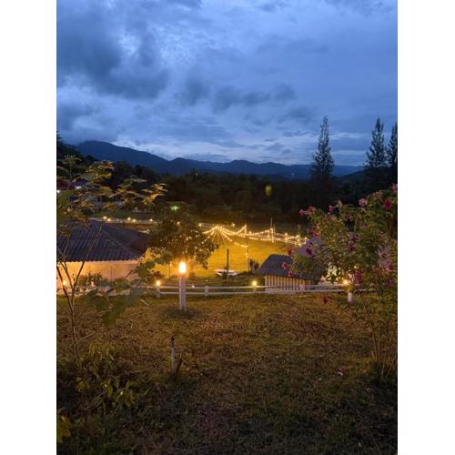 บ้านเนินเขา รีสอร์ท&แคมป์ปิ้ง