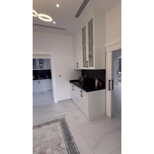 فلل للإقامة العائليةمع كافة المرافق بإطلالة على الشاطئ