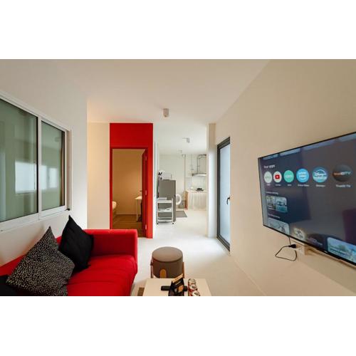 A 4BR apartment for 10 pax on 4F