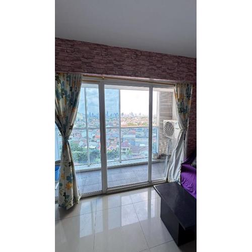 A Comfy And Artsy Apartment