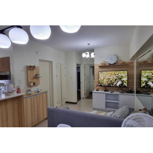 A cozy 2 bedroom condo in Metro