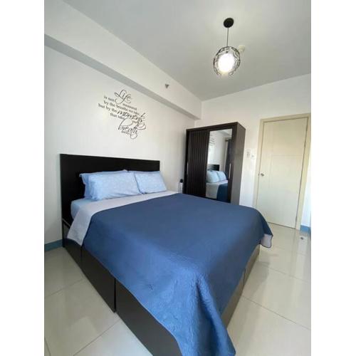 A Cozy 2 Bedroom Unit with a Parking at Tower 2 South Residences SM Southmall