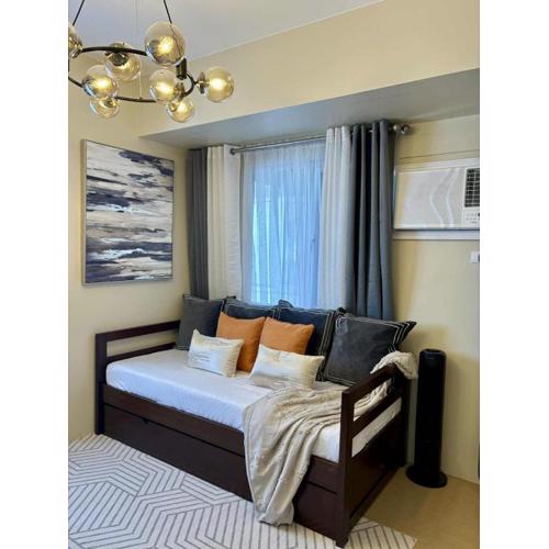 A Cozy and Spacious Condo in the Heart of Downtown