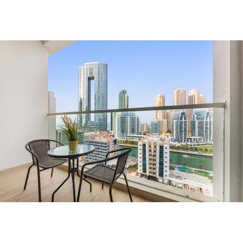 A Living Luxury Studio - Studio One Dubai Marina