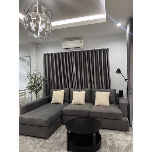 A single house on the corner for privacy