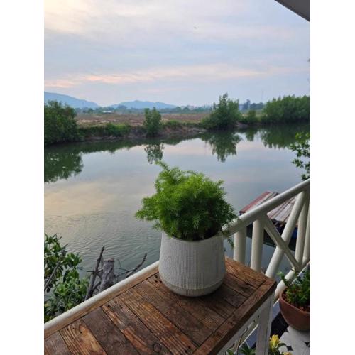 A small house next to the canal