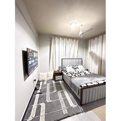 A square studio appartment