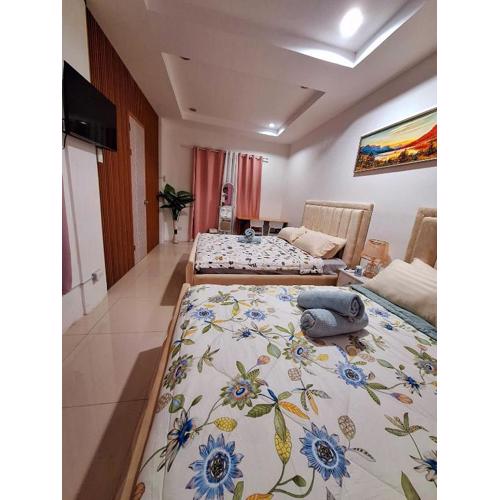 A1 1 Bedroom 2 Queen Size Beds Apartment Transient House near USEP Obrero Abreeza Mall