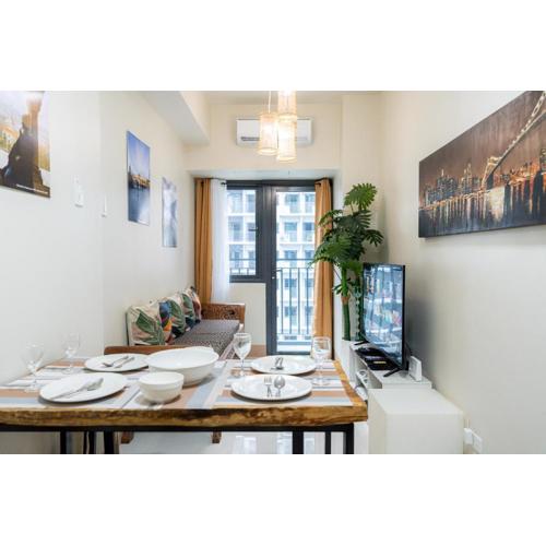 A2J Luxury 1BR Suite beside SM Mall of Asia