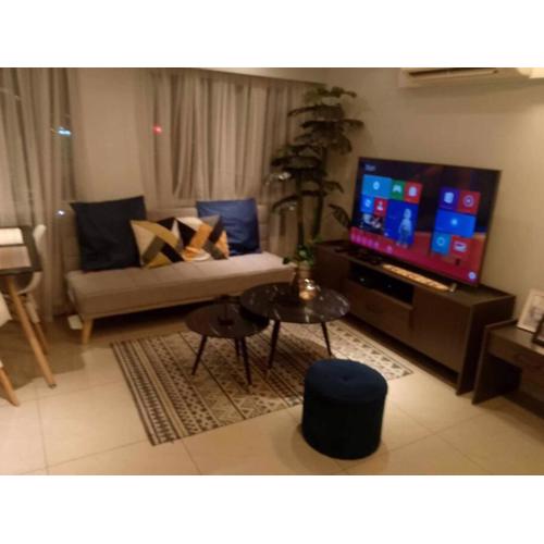 A2J Luxury 2BR BGC Suite Near High Street, Malls