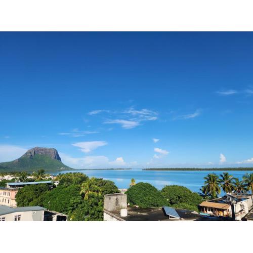 AA Sea-view and Mountain view Apartment