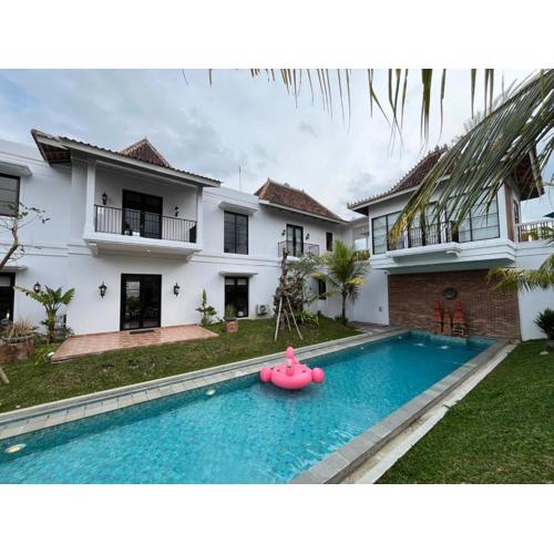 Aashraya Luxury Villa by Sampai