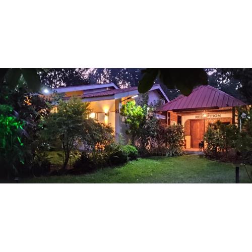 ACACIA'S Cottages with Starlink Wifi