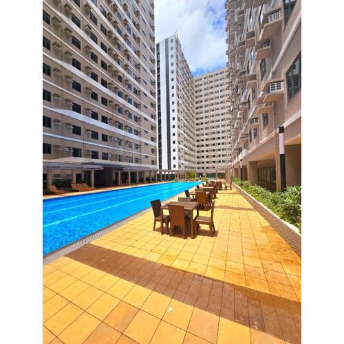 Acellyne's Suites at Green 2 Residences with Netflix!