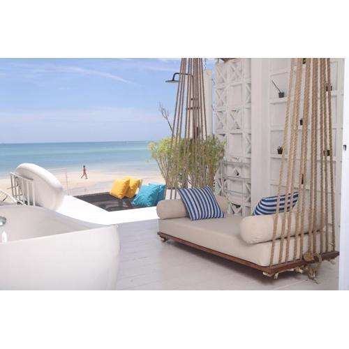 Adika - The beachfront Loft