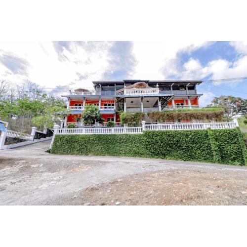 Adinda Beach Hotel and Villa