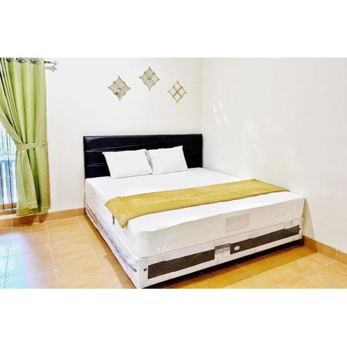 Adipura Guesthouse Syariah Mitra RedDoorz near Terminal Nganjuk