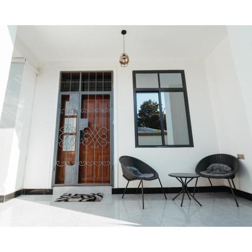 Adizo house - close to beach with AC, Washingmachine and Wifi