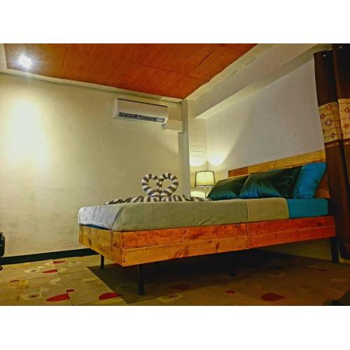 Adorable Lounge - 1 Bedroom loft w/home cinema