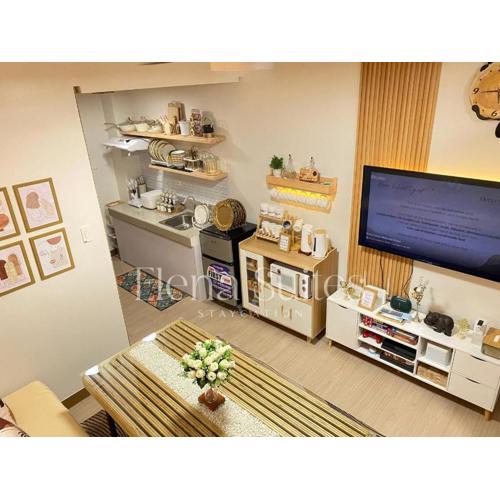 Aesthetic Cozy Stay with PS4, Netflix Coffee Nook - Elena Suites Staycation