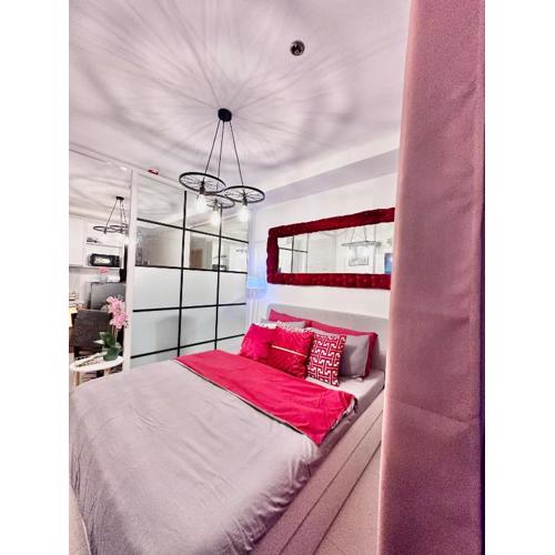 Aesthetic One Bedroom Beside SM w Pool, Wifi and Netflix