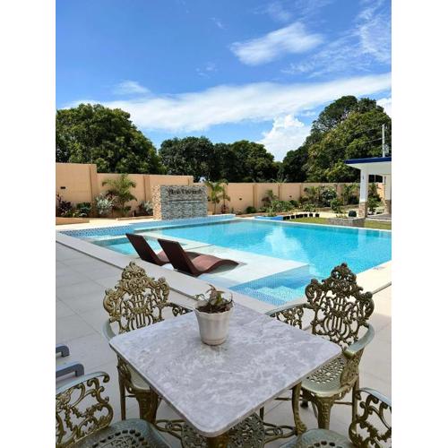 Aina Hannah Family Resort's Greek Unit