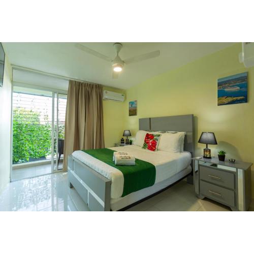 Air-conditioning , BBQ, Downtown city, just 3 minutes from the cable car and the beach