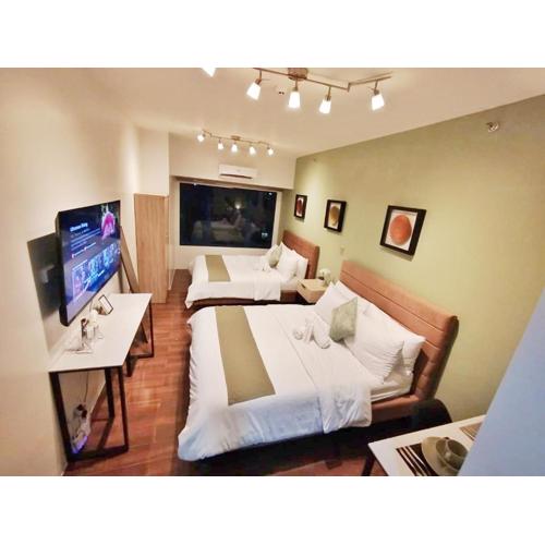Air Residences-The House of Five 2Queen Bed