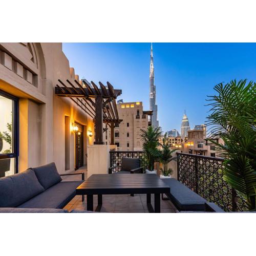 AirDXB - Luxurious 2-Bedroom Apartment in Downtown - Sleeps 4 with Iconic Burj Khalifa Views