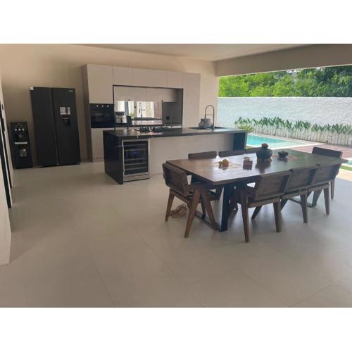 Airis Tropical Villa