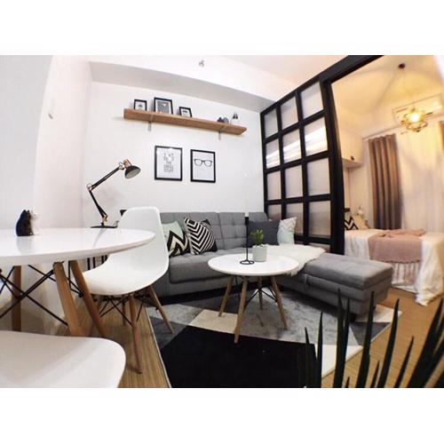 Airy condo w balcony, Netflix, 3 pools, sleeps 3