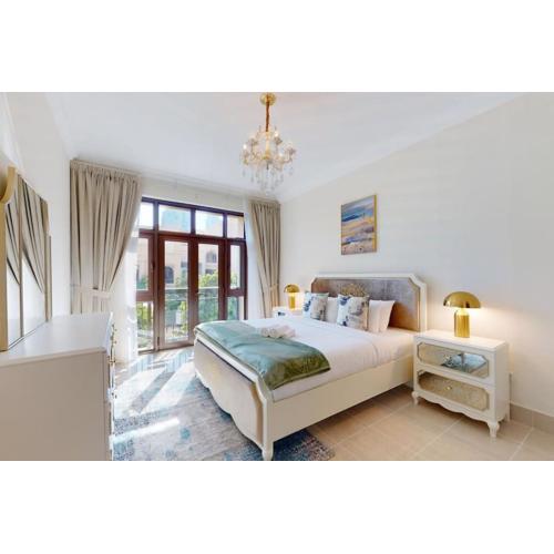 Al Tajer, Core C, Souk Al Bahar - Charming Two Bedroom