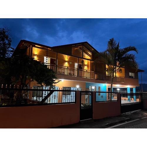 Alaia Casa de campo By Hospedify Para 10 personas en la naturaleza con BBQ cerca de rió cristalino