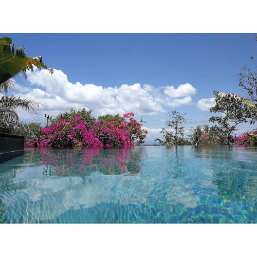 Alam Sweet Ulu-Modern "Balinese Style Villa" 3 Large Comfy Beds 2 private Bedrooms, Panoramic Ocean Views Pool