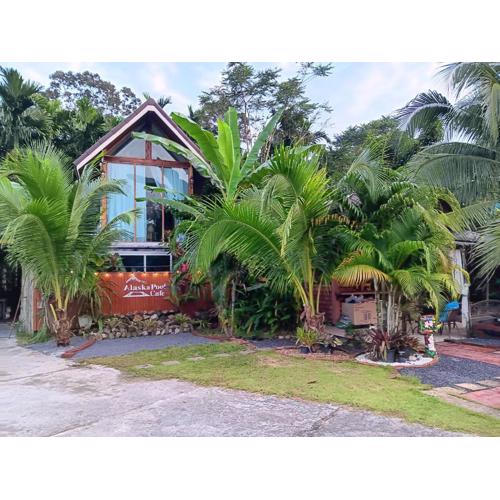 Alaska pool cafe&homestay2