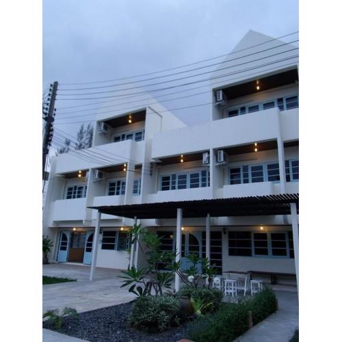 Albatross Guesthouse @ Thungwualaen Beach