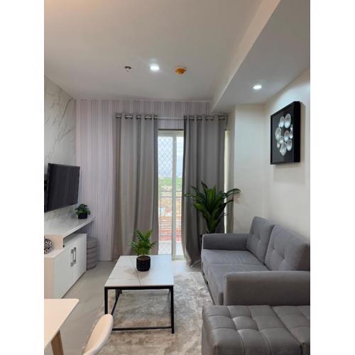 Alder - One Bedroom Condo Unit with Balcony