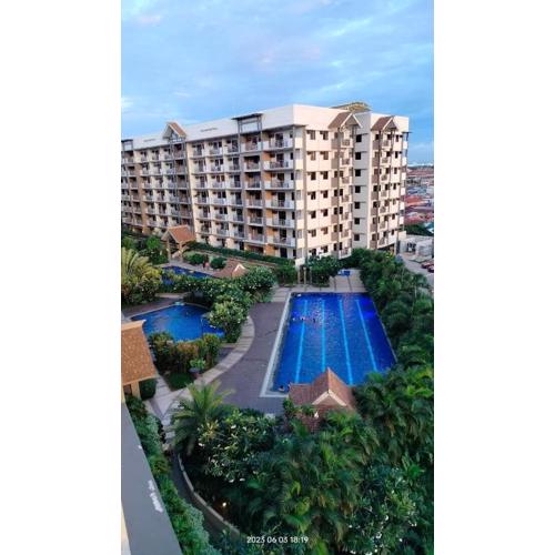 ALEA RESIDENCES Condo near Airport and MOA! Cozy Place with Main street and Manila Bay view