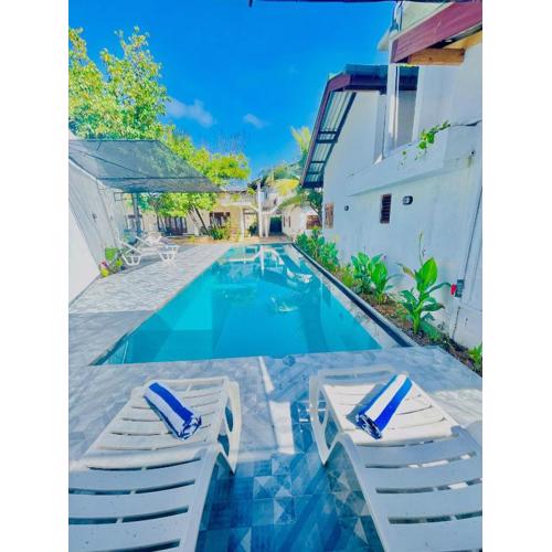 Aliya Aliya Hikkaduwa