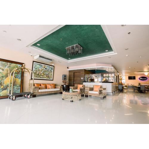 Allure Hotel & Suites