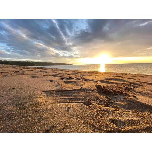 Amakan Beachfront Private House Bataan