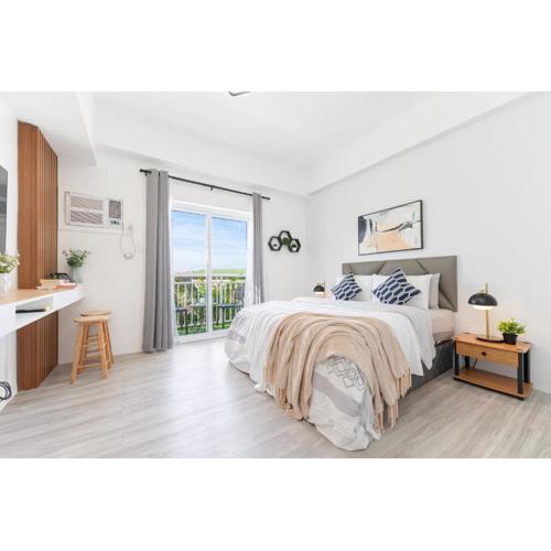 Amani Grand #332, Near Mactan Airport,Fast WIFI, Netflix & Pool