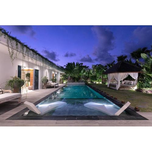 Amazing 4 Br Villa With Garden, Pool In Seminyak